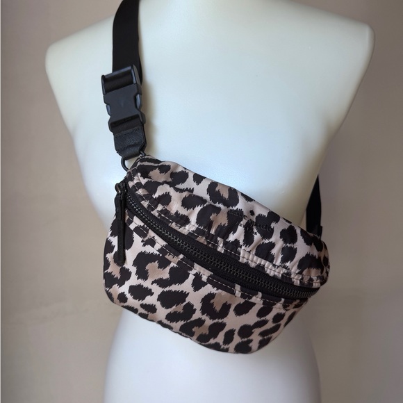 Kate Spade “That’s the Spirit” leopard print belt bag in black and Cream - Picture 7 of 16
